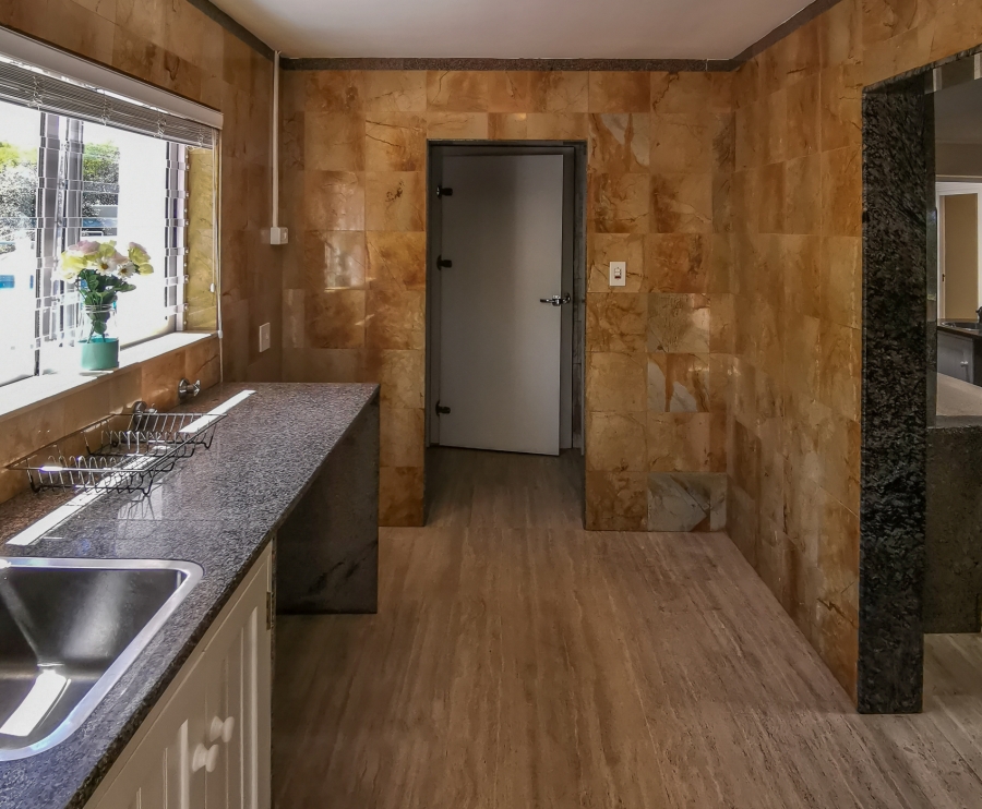 6 Bedroom Property for Sale in San Michel Western Cape